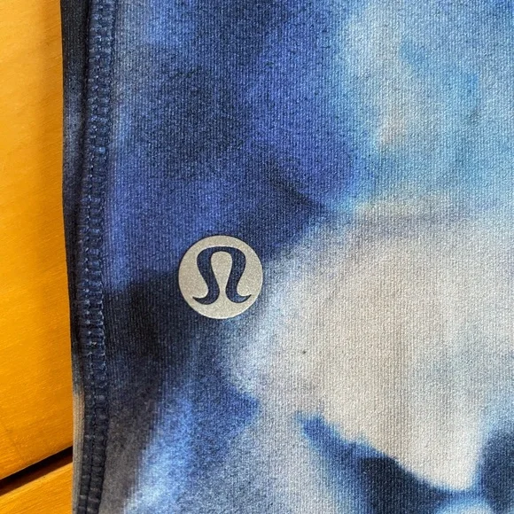 Lululemon leggings,  size 6 multi blue pattern . - Picture 3 of 7